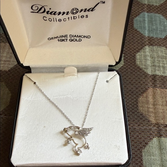 Jewelry - Diamond Collectibles 10kt Gold Flying Pig Pendant Necklace